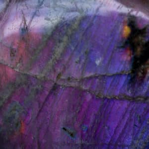 Labradorite violette pierre taillée