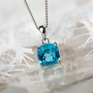 Topaze bleue pendentif