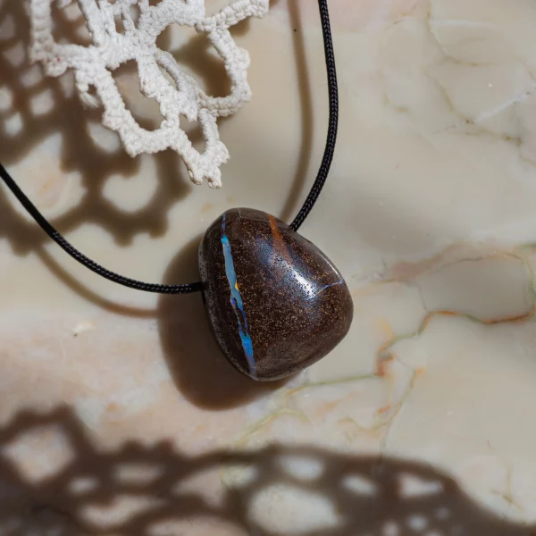 pendentif pierre en opale boulder