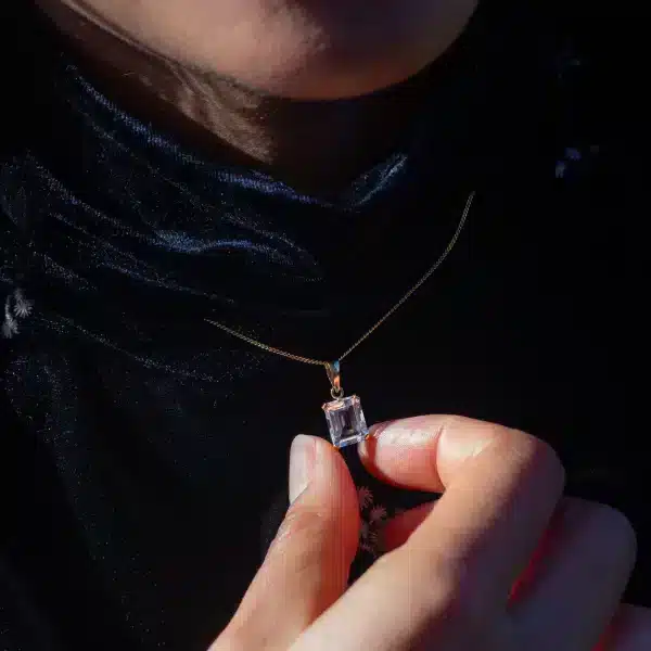Pendentif en topaze blanche et or GLOW