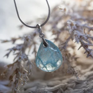 pendentif en aigue-marine. Pierre naturelle et argent
