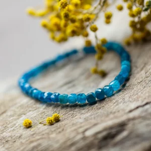 Bracelet en apatite bleue 4mm taille à facettes.