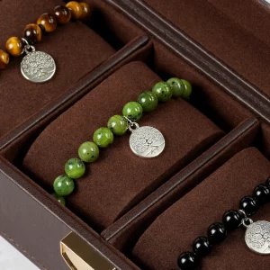 arbre de vie en jade néphrite dans une boîte à bijoux