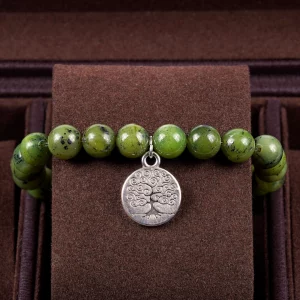 arbre de vie en jade néphrite dans une boîte à bijoux