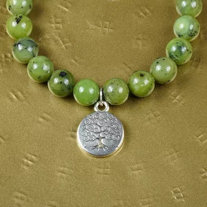 arbre de vie en jade néphrite plan rapproché