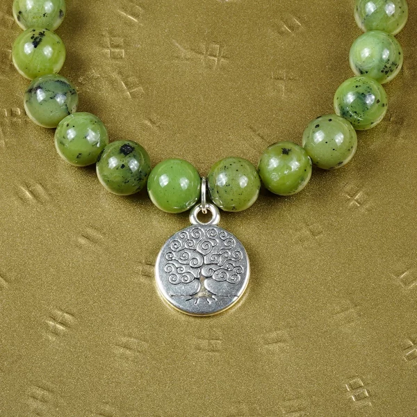 arbre de vie en jade néphrite plan rapproché