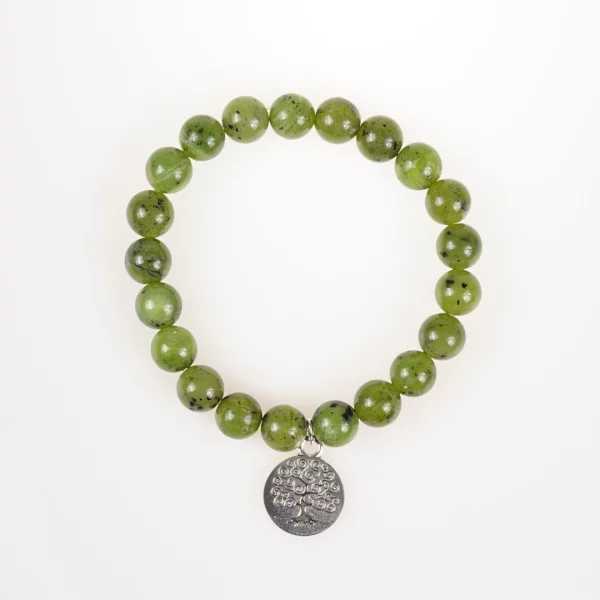 arbre de vie en jade néphrite sur fond blanc
