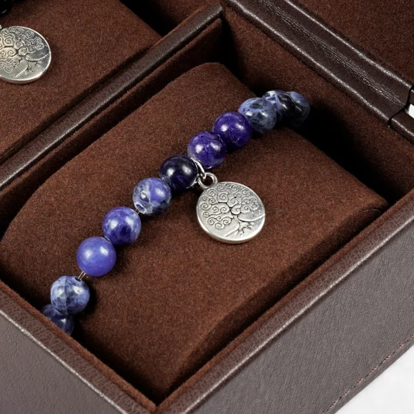 bracelet arbre de vie en sodalite dans une boîte à bijoux