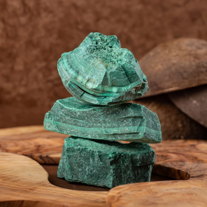 Qu'est ce qu'une pierre brute ? Image d'illustration : tourmaline brute