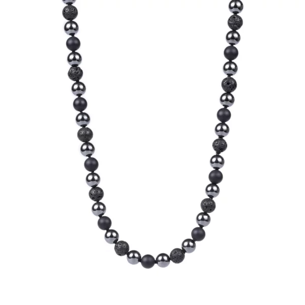 collier pour homme en hématite, onyx et pierre de lave. photo sur fond blanc
