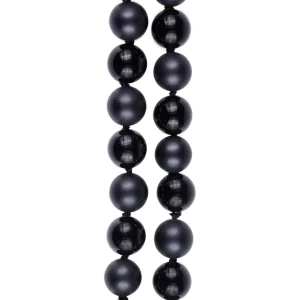 Détail du collier pour homme en onyx. photo sur fond blanc