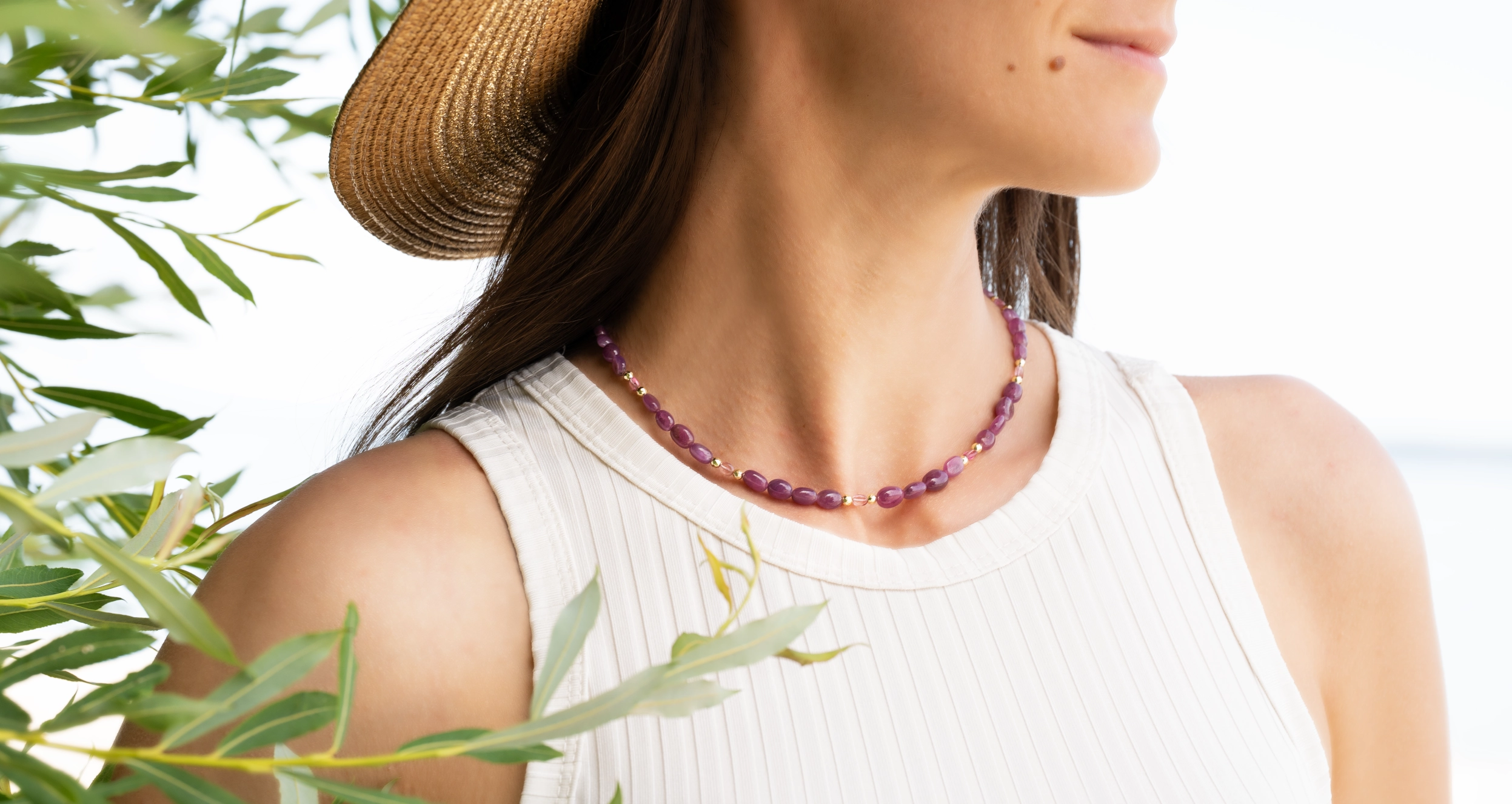 slider bijoux éditions limitées : photo d'une modèle portant un collier