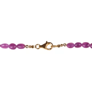 Fermoir collier en rubis et tourmaline rose photo sur fond blanc