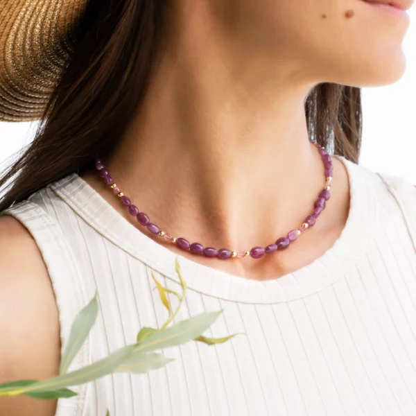 collier en rubis et tourmaline rose photo avec modèle