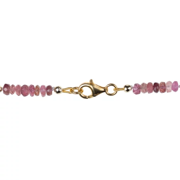 fermoir collier en tourmaline rose et verte photo sur fond blanc