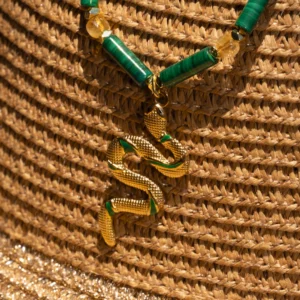 collier en malachite et citrine, photo plan rapproché du pendentif