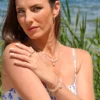 collier en topaze jaune et pierre de lune photo avec modèle