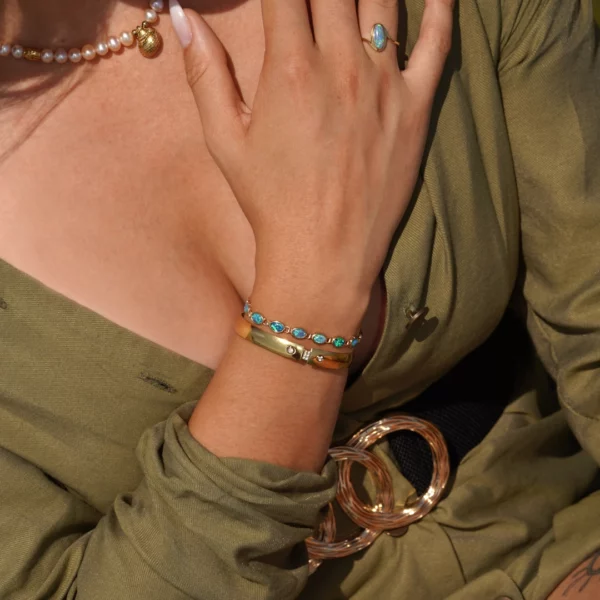 bracelet en opale d'Australie photo avec modèle