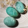 galets d'amazonite, photo avec décors