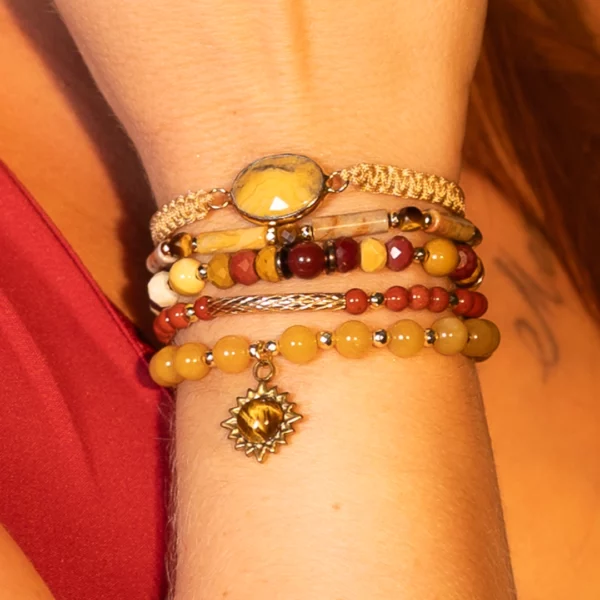 Bracelet en pierres photo sur modèle