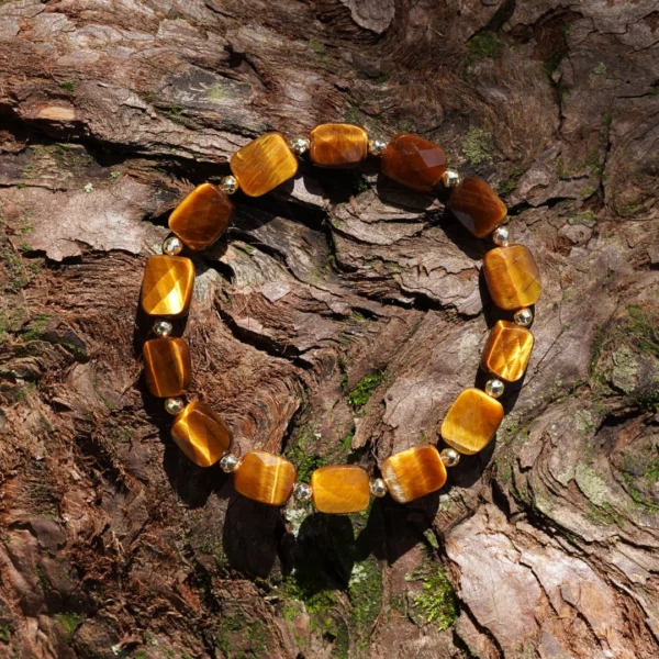 Bracelet en oeil de tigre, photo sur décors