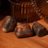 chiastolite pierre roulée photo avec décors