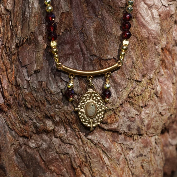 collier en grenat avec charm en acier inoxydable