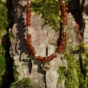 collier en grenat hessonite photo avec décors