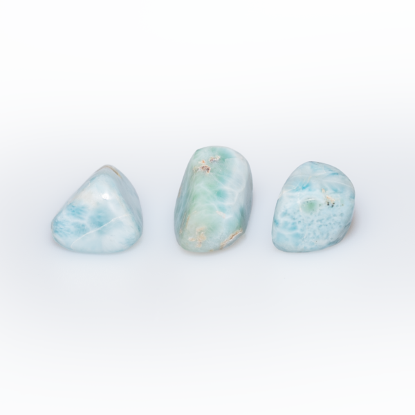 larimar pierre roulée, photo sur fond blanc