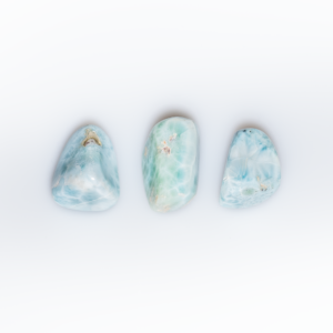 larimar pierre roulée, photo sur fond blanc
