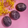 lépidolite galet photo avec décors