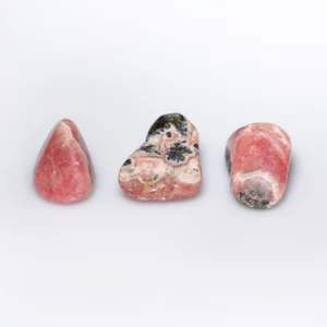 rhodochrosite pierre roulée, photo sur fond blanc