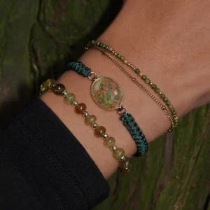 Bracelet shamballa en unakite photo porté par une modèle