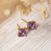 boucles d'oreilles carrées en améthyste et or, photo sur décors