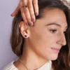 boucles d'oreilles en améthyste et or, photo portées par modèle