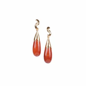 boucles d'oreilles pendantes en jade rouge, photo sur fond blanc