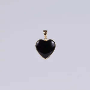 pendentif coeur en onyx et or, photo sur fond blanc