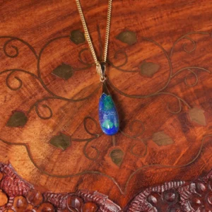 pendentif en azutie-malachite et or, photo avec décors
