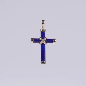 pendentif croix en Lapis-lazuli et or, photo sur fond blanc