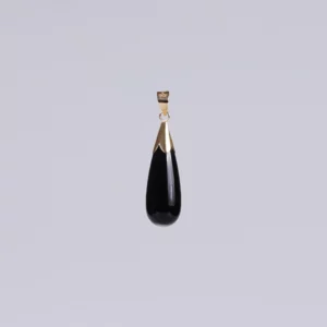 pendentif goutte en onyx et or, photo sur fond blanc