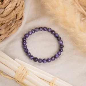 bracelet en charoïte 6mm, photo avec décors