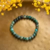 Bracelet en chrysocolle 6mm, photo avec décors