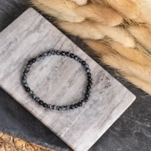 bracelet en obsidienne flocon de neige, photo avec décors