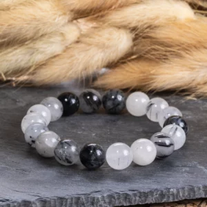bracelet en quartz tourmaline 10mm, photo sur décors