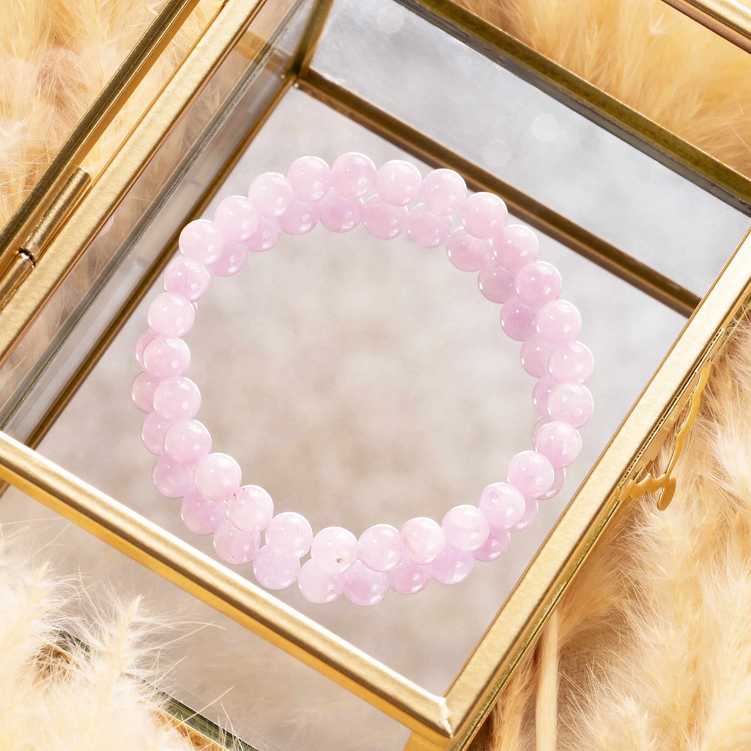 Bracelet en kunzite 6mm, photo avec décors