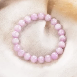 Armband aus Kunzit 8 mm, Foto mit Dekorationen