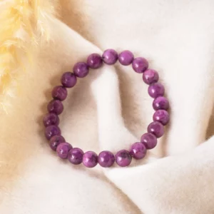 Armband aus 6 mm grossen Rubinen, Foto auf Dekor