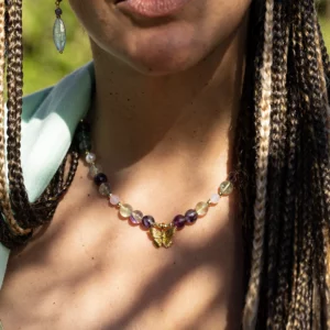 collier en fluorite photo avec porté par modèle