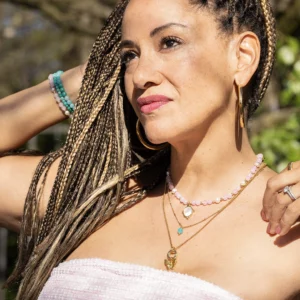 collier en kunzite et perles de culture, photo sur modèle