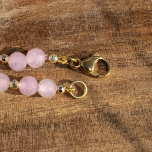 collier en kunzite et perles de culture, photo du fermoir en plan rapproché